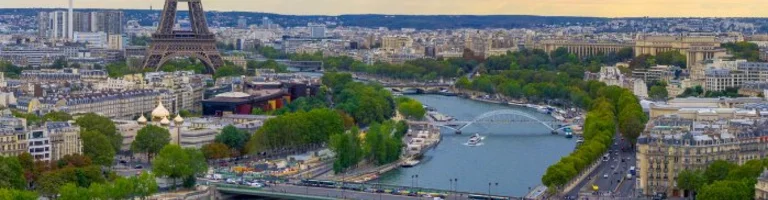 Vue de la Tour Eiffel et de la Seine à Paris